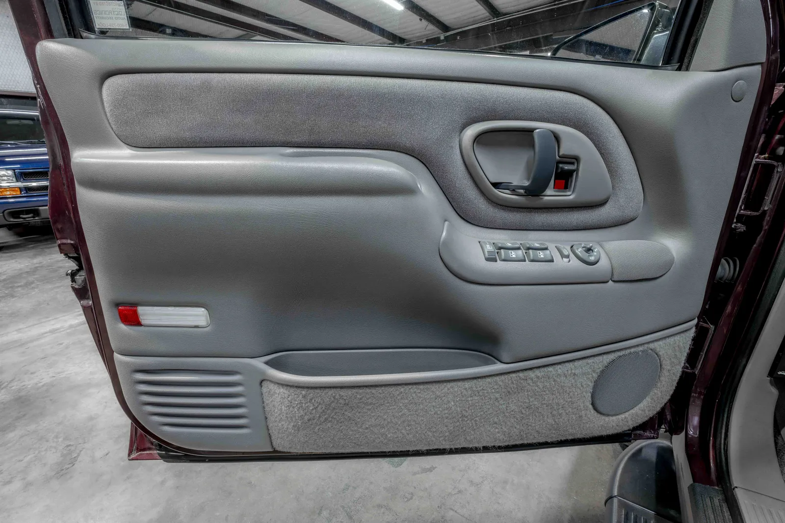 1996-Chevrolet-Suburban-Red Maple Metallic-3GNFK16R3TG160347-44.jpg